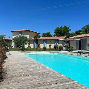  Hébergement de vacances Crest, Avec Terrasse Et Piscine. France